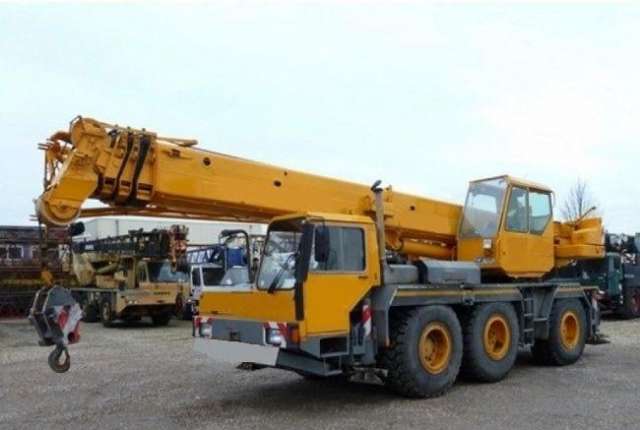 Liebherr LTM 1040/3 auto dizalica, pogled sa zadnje leve strane